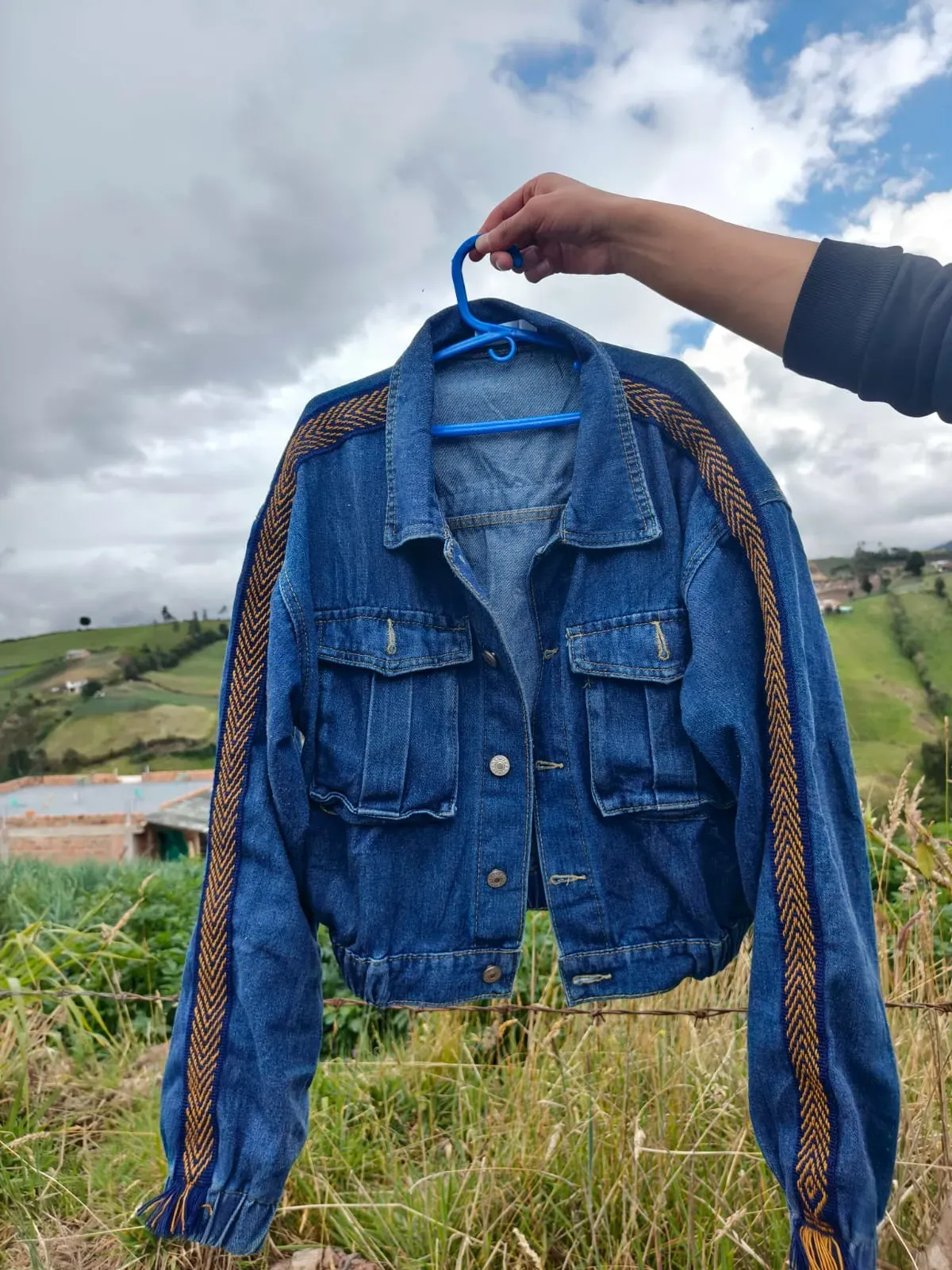 Chaqueta de jean intervenida